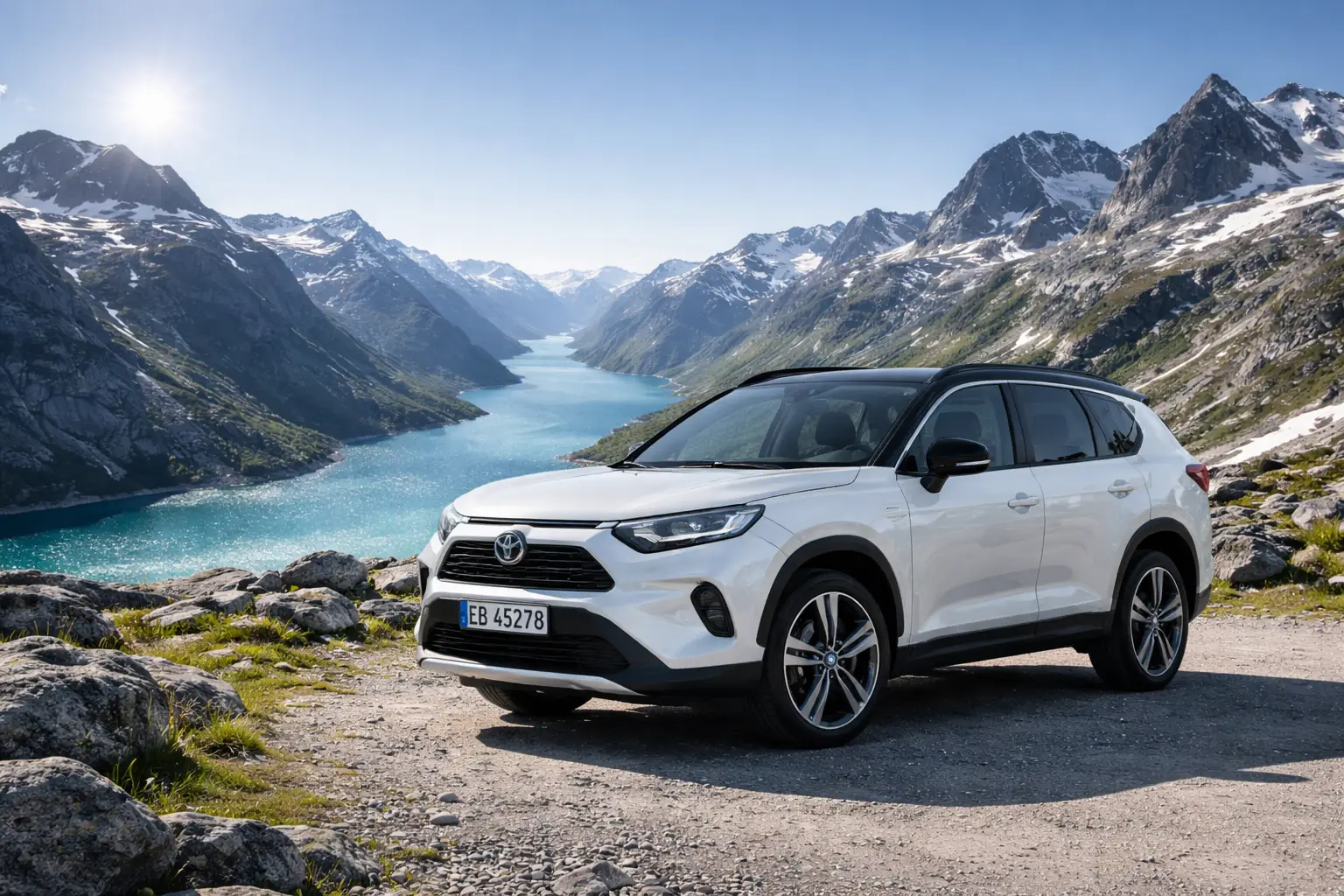 SUV a noleggio per percorsi panoramici e meteorologia variabile in Norvegia